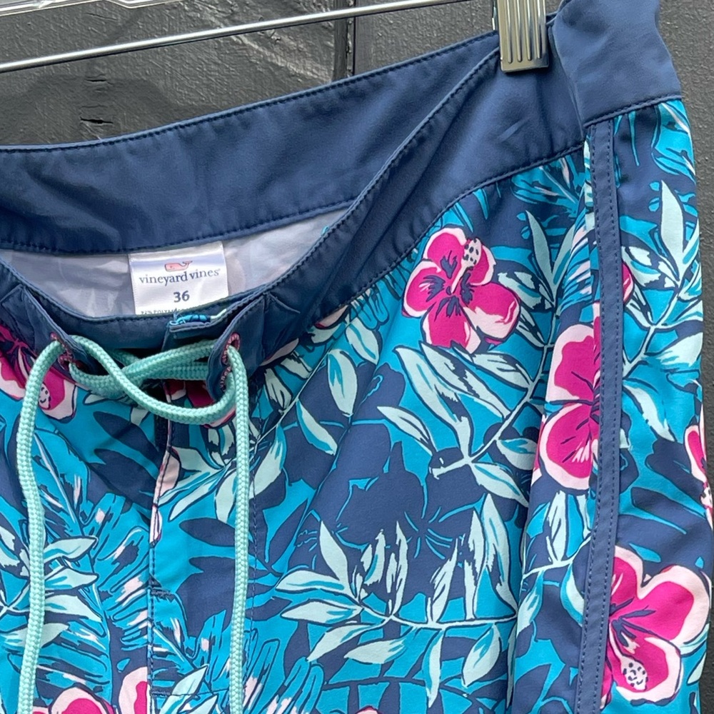 Vineyard Vines Board Shorts - Floral Blue & Pink Mens Size 36